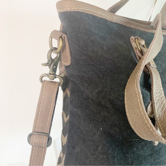 Myra Bag Western Tote Shoulder Bag for Women - Leather Crossbody Bag - Picture 6 of 8